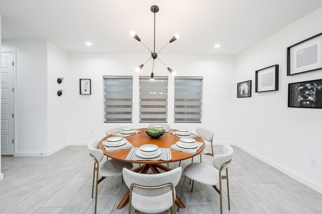 Building Photo - 305 Deer Path Lp