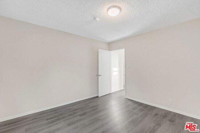 Building Photo - 739 Croft Ave