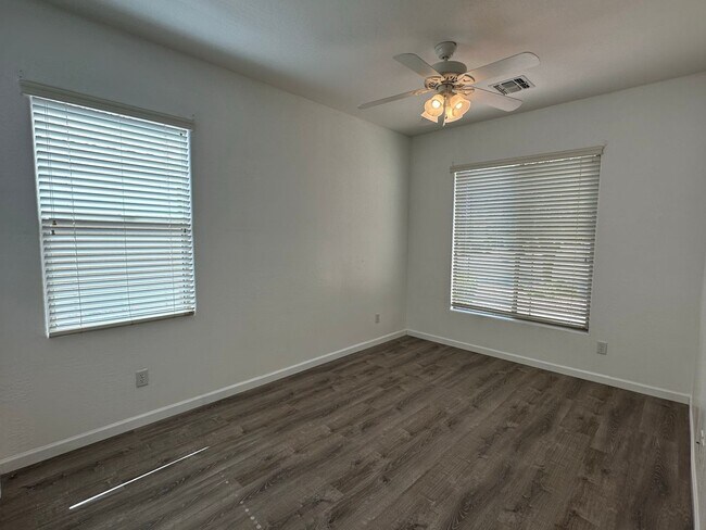 Building Photo - 4560 E Murrieta Rd