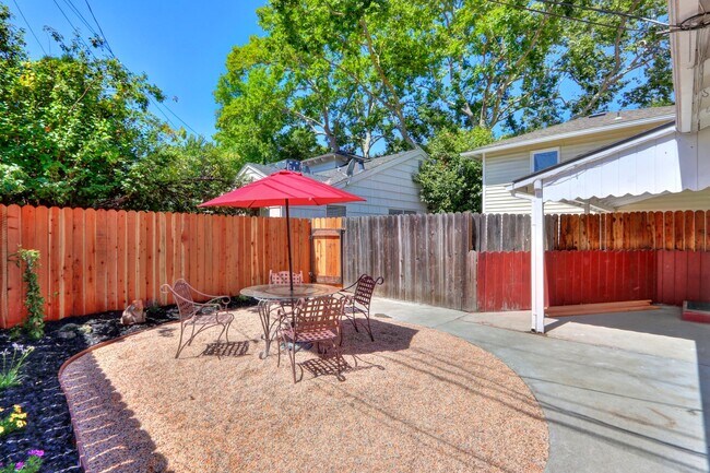 Building Photo - 5400-5402 Folsom Blvd