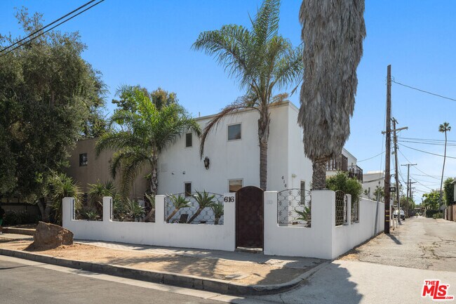 Building Photo - 616 Sunset Ave