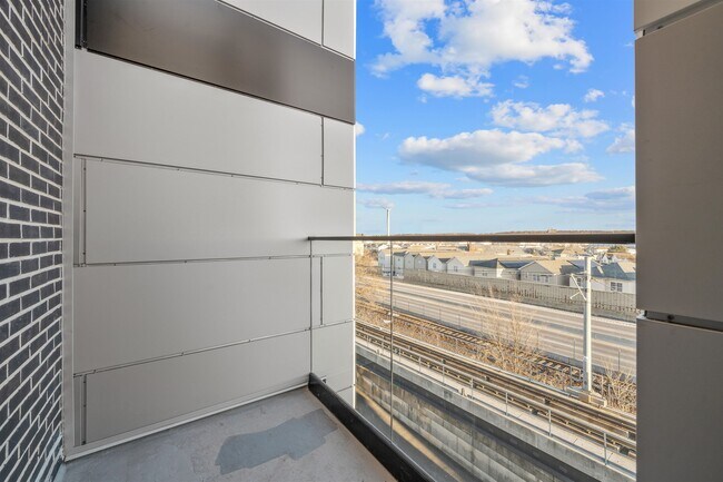 Building Photo - 17 AVENUE E