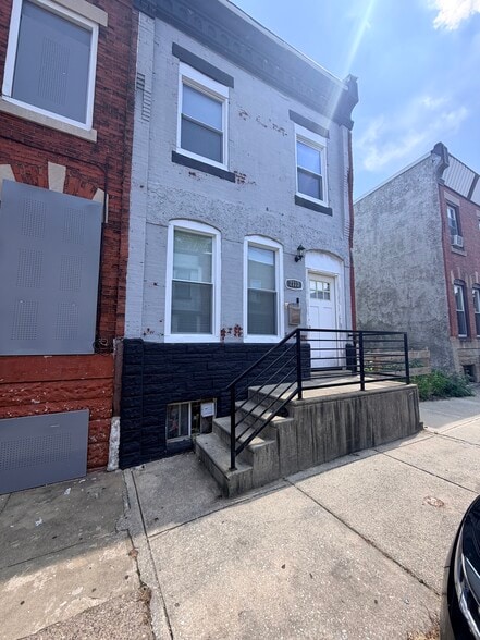 Building Photo - 2333 N Woodstock St