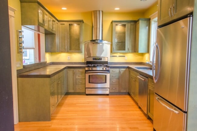 Building Photo - 4Bd/2.75Ba Seattle House