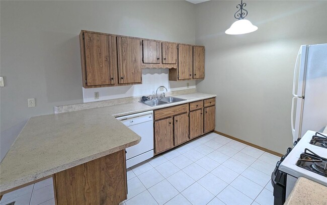 Building Photo - 332 Spencer Pl