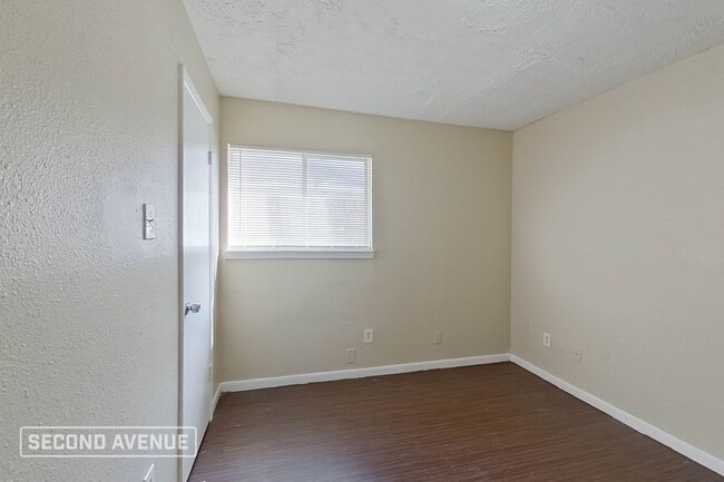 Building Photo - LIMITED TIME: $725 off second month’s rent...