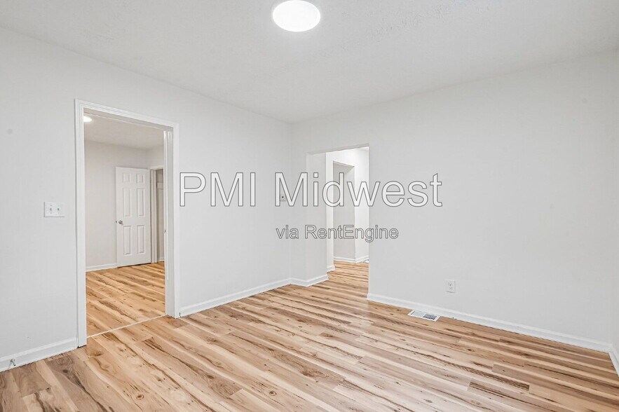Building Photo - 3118 W 9th St