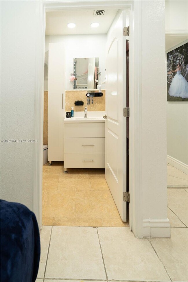 Building Photo - 298 E 3rd St