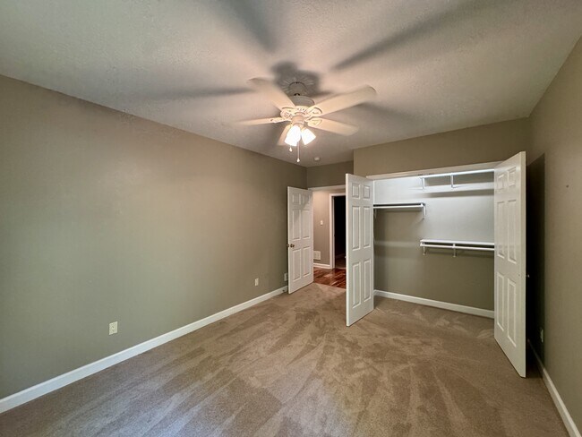 Building Photo - 124 Vinita Ln