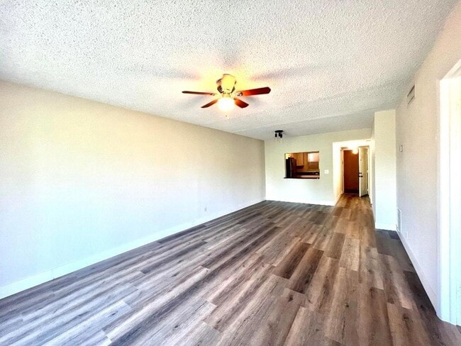 Building Photo - 120 Sparrow Dr