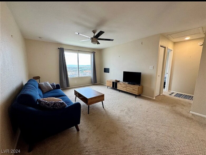 Building Photo - 2056 Mesquite Ln