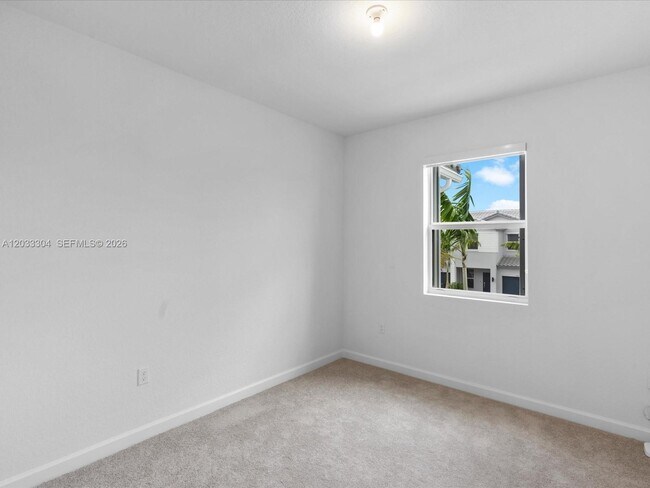 Building Photo - 106 SW 184th Ave