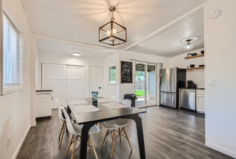 Building Photo - 1296 Vaughn St