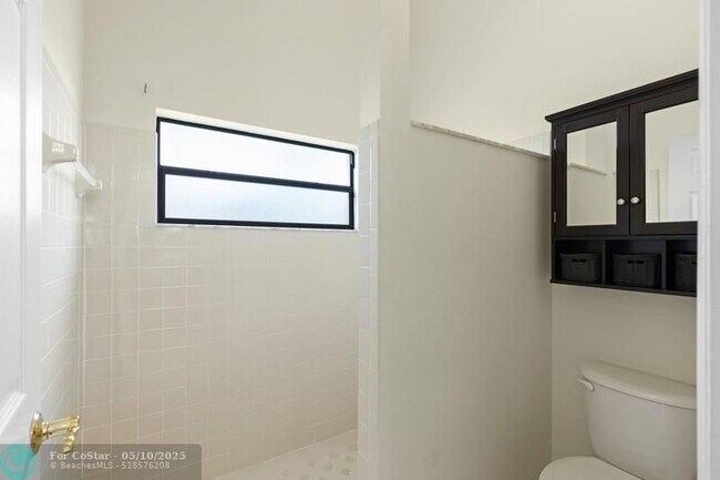 Building Photo - 10091 SW 16th Pl