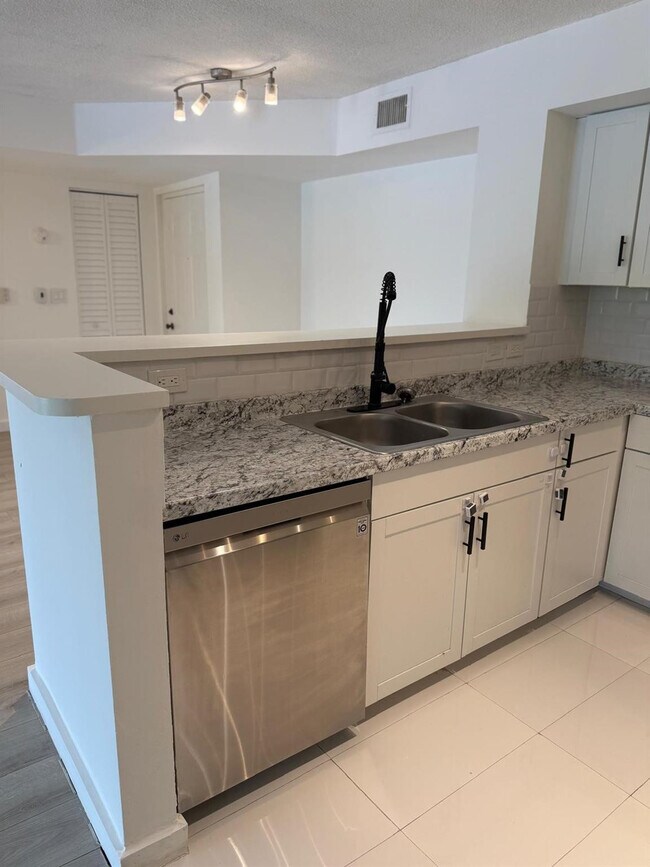 Building Photo - 4828 State Rd