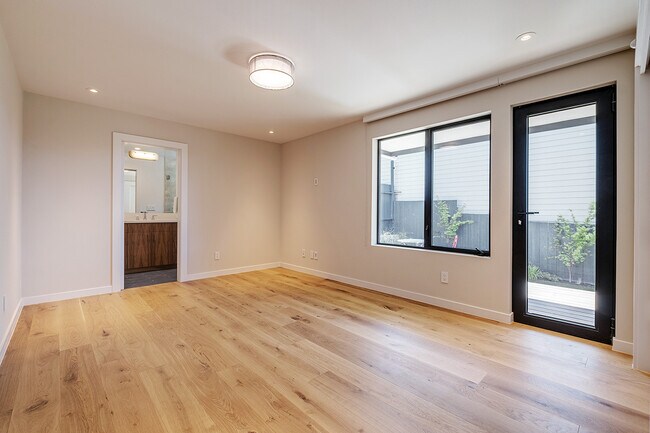 Building Photo - 35 Hiliritas Ave