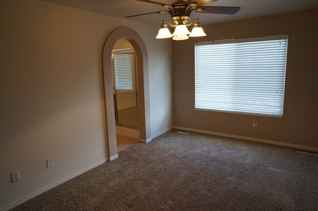 Building Photo - 944 Longleaf Dr