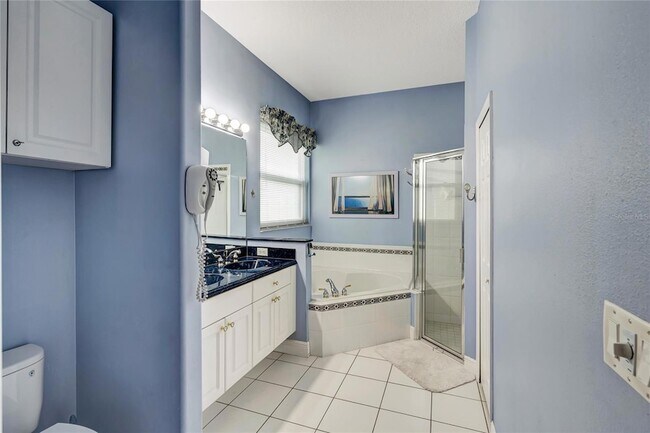 Building Photo - 2500 Castle Pines St