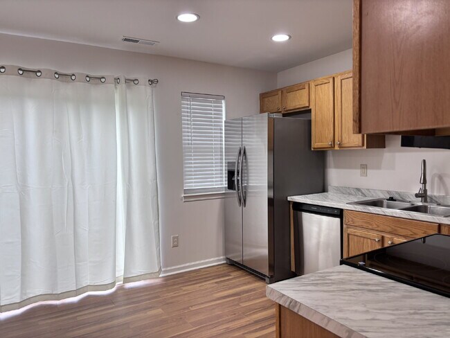 Building Photo - 8024 River Gold Ln