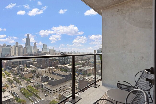 Building Photo - 1314 W Randolph St