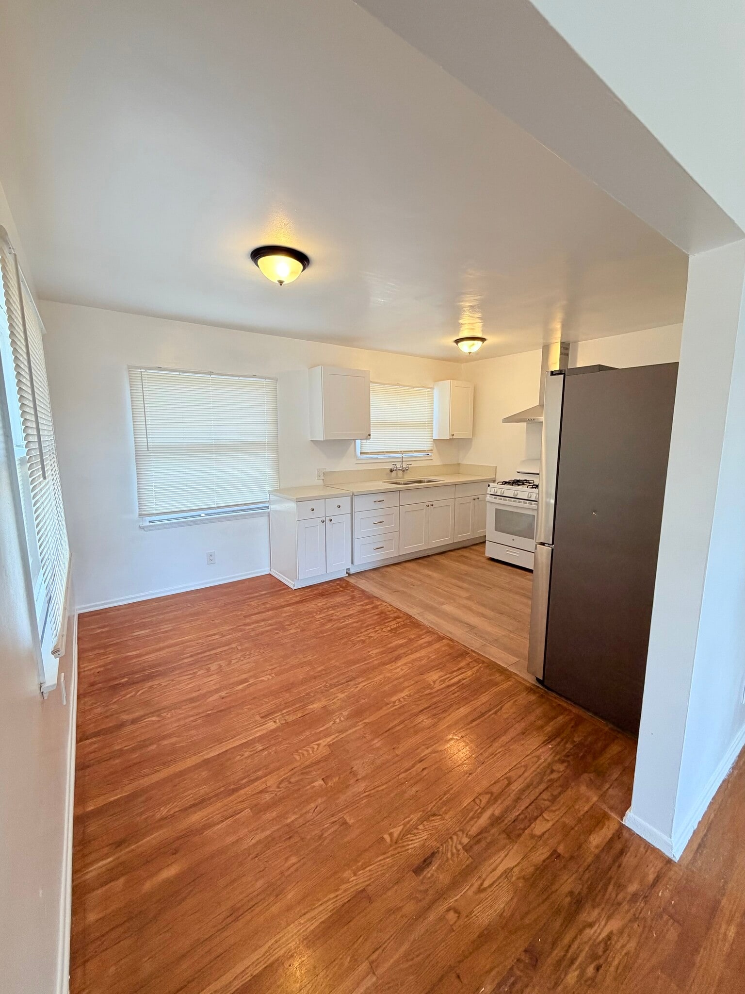 Building Photo - 7110 1/2 Haskell Ave