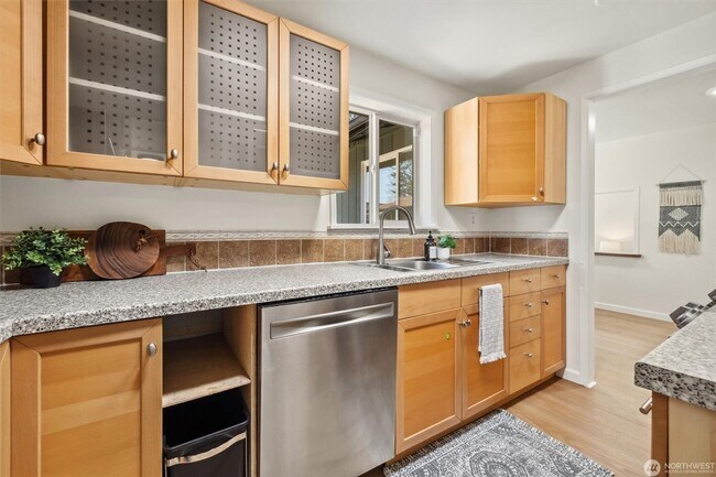 Building Photo - 4Bd/1.75Ba Seattle House