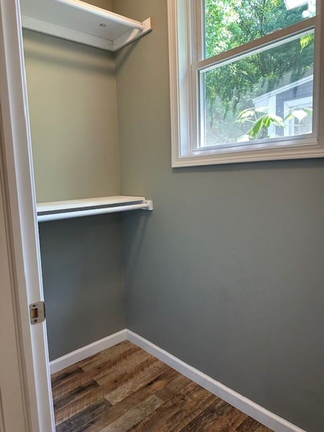 Building Photo - $250 OFF 1ST MONTH RENT! Charming 2-Bedroom Home in the Heart of Fairport Available Now