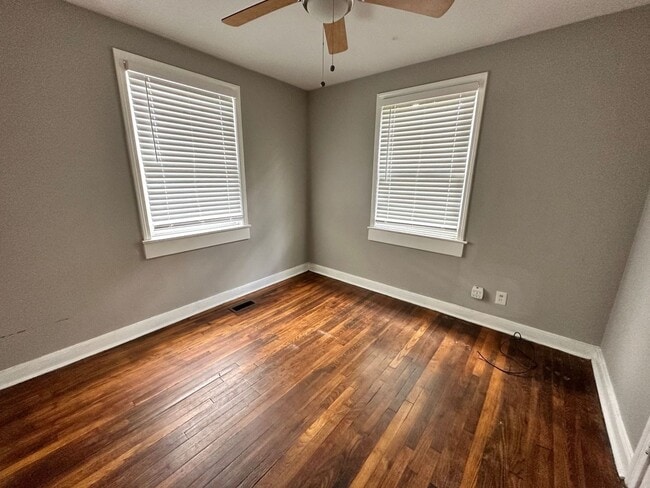 Building Photo - 108-110 Kilbourne Rd