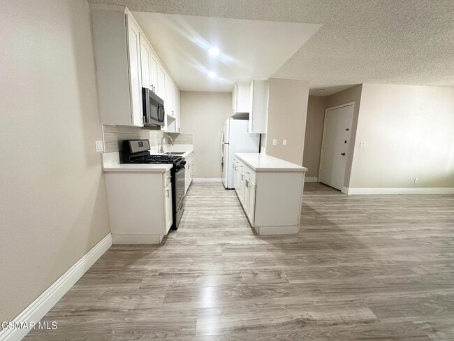 Building Photo - 2410 Bolker Dr
