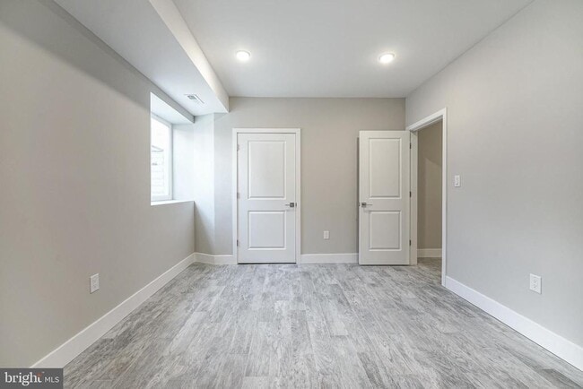 Building Photo - 300 W Jefferson St