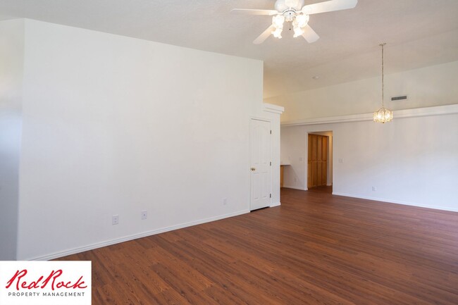 Building Photo - Remodeled 3 Bedroom Townhome with Great Vi...
