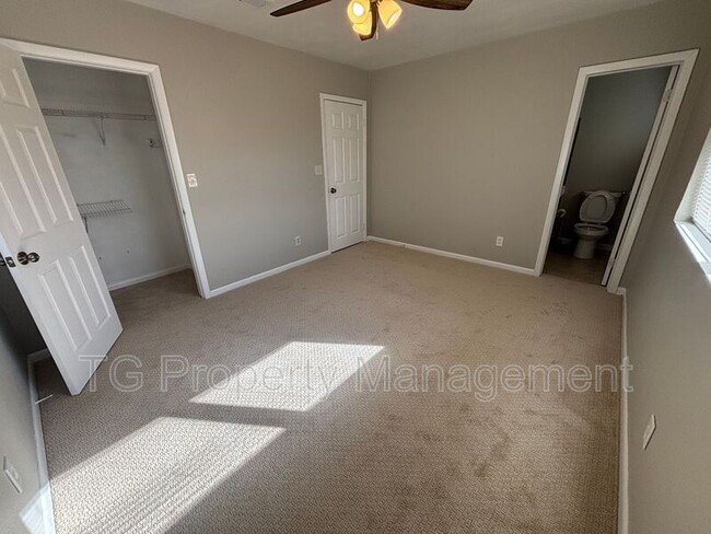 Building Photo - 1355 Lamanto Ave E