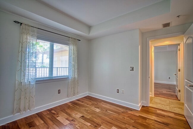 Building Photo - 525 3rd St N