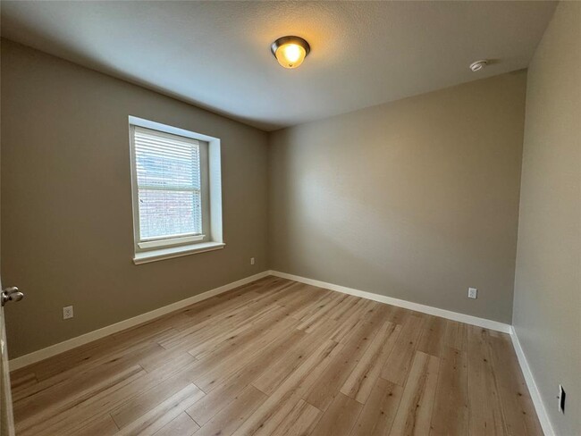 Building Photo - 104 Lake Whitney Ct