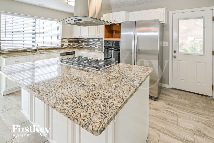 Building Photo - 2017 Spinnaker Dr