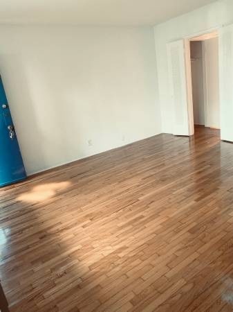 LIVINGROOM - 126 Bicknell Ave