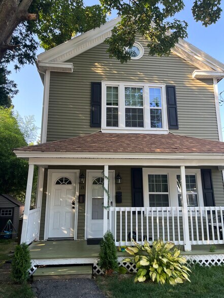 Building Photo - 15 S Elm St