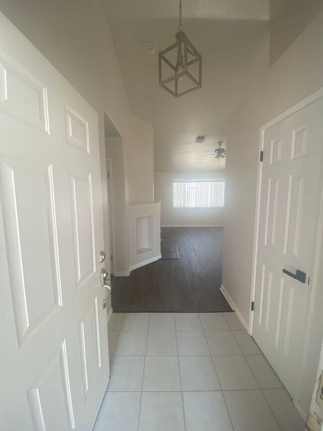 Building Photo - Silver Creek Beauty
