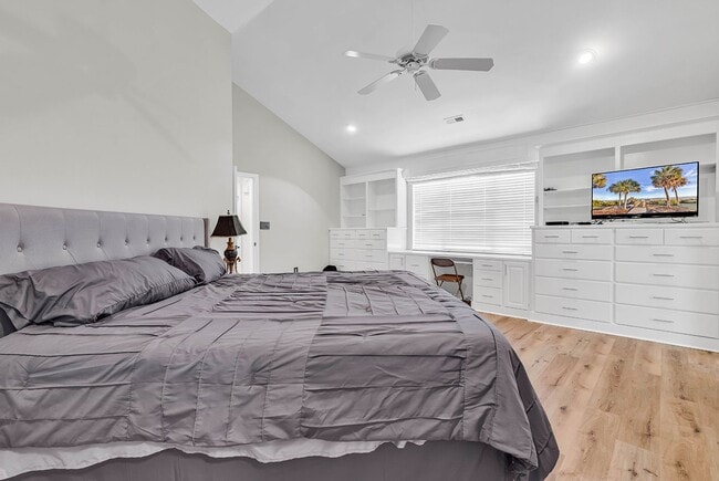 Building Photo - ** $1,000 off your first months rent with a move in by March 1st ** Don't miss out on this gorgeo...