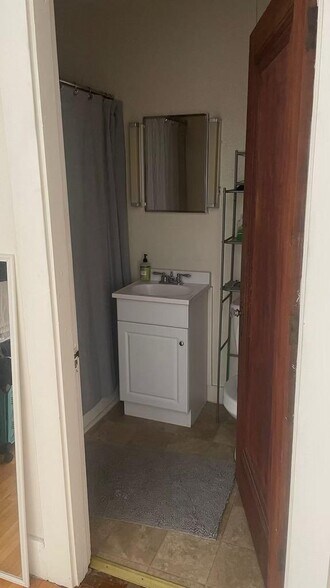 Building Photo - 114 N Main St