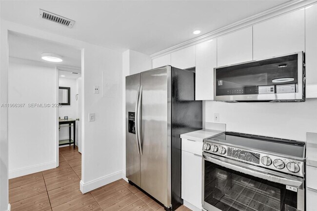 Building Photo - 2801 NE 183rd St