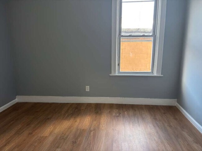 Building Photo - 112 S 15th St