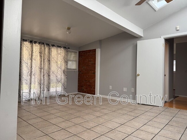 Building Photo - 3315 S 88th E Ave