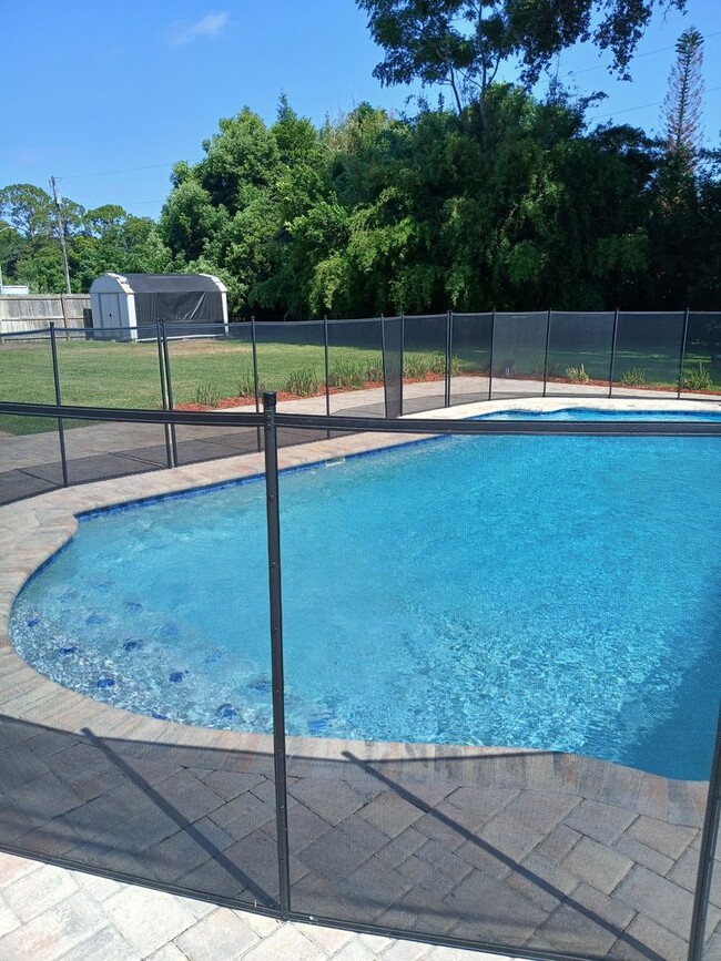 Building Photo - 4/2 pool home Chuluota