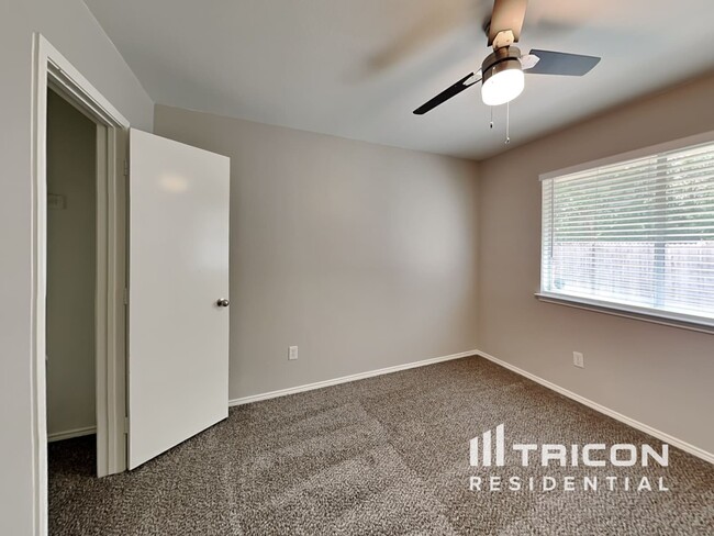 Building Photo - 1602 Canary Island Ct