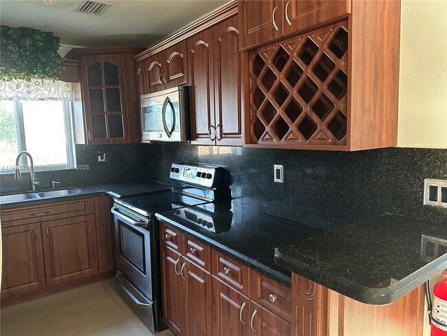 Primary Photo - 1718 N 27th Ave