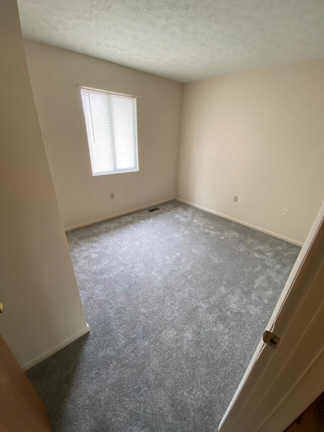 Building Photo - 813 Trustway Ct