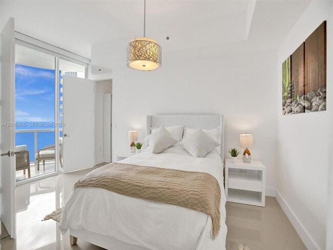 Building Photo - 15901 Collins Ave