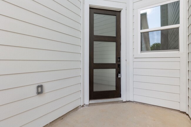 Primary Photo - 256 Capetown Way