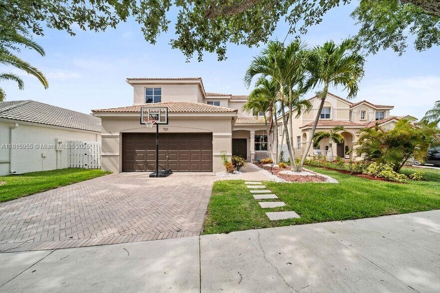 Primary Photo - 721 Tanglewood Cir